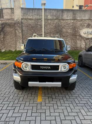 TOYOTA FJ CRUISER 4.0 4X4 V6 24V GASOLINA 4P AUTOMÁTICO